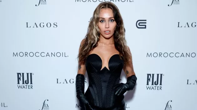 getty_mileycyrus_010524902817