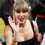 getty_taylorswiftwaves_021324560174