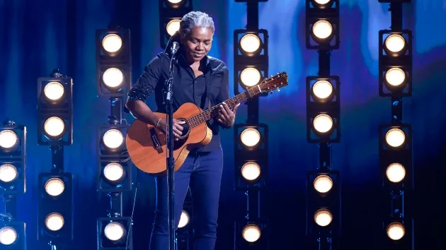 m_tracychapmanatgrammys_021224206724