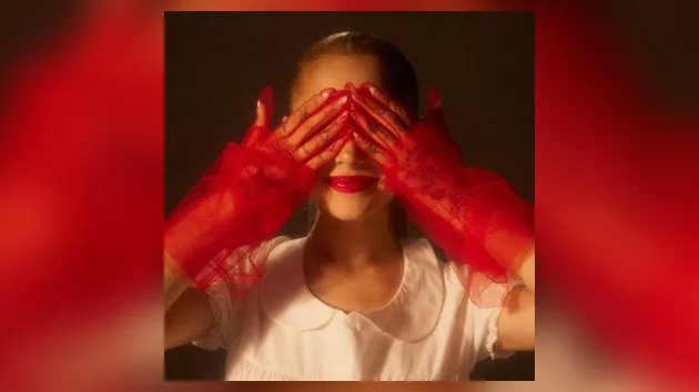 m_arianagrandeslightlydeluxe_031124577992