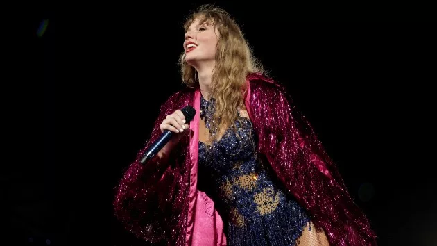 getty_taylorswiftonstagesingapore_031124909471
