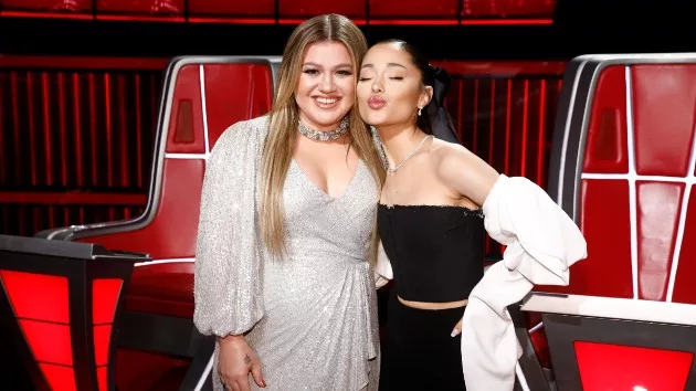 getty_kellyclarksonarianagrande_03282472113