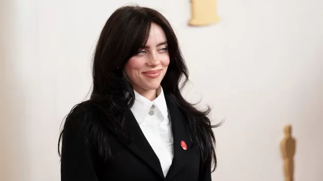 m_billieeilishoscarscarpetdisneychriswillard_0328247265