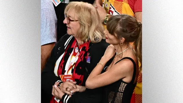 getty_donnakelceandtaylorswift_042524416480