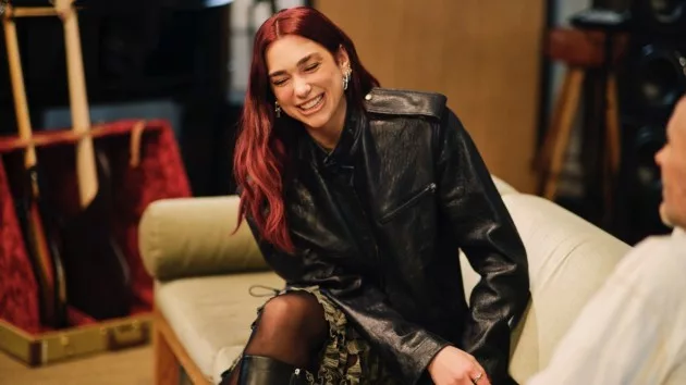 m_dualipaapple_050124807775