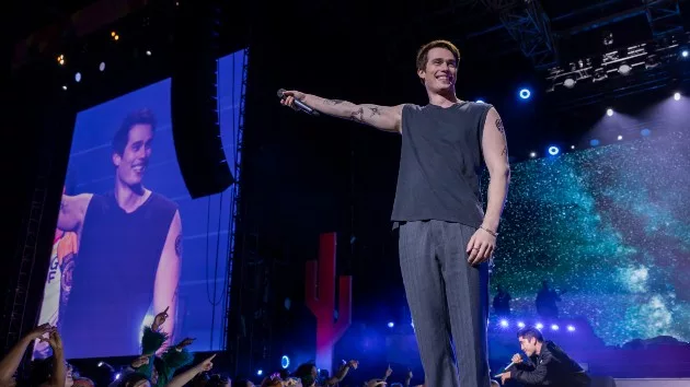 m_nicholasgalitzine_050324371962