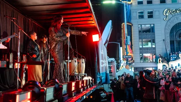 getty_dualipatimessquare_050624239989