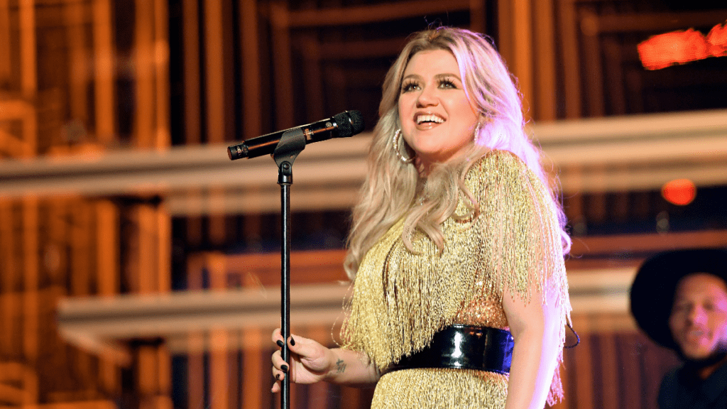 getty_kellyclarkson_092523639211