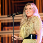 getty_kellyclarkson_092523639211