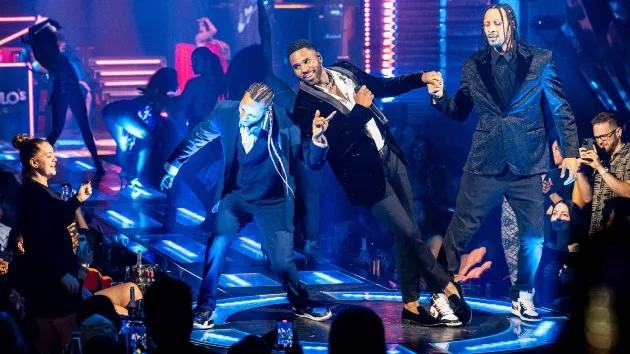 m_jasonderulovoltaire_053124829191