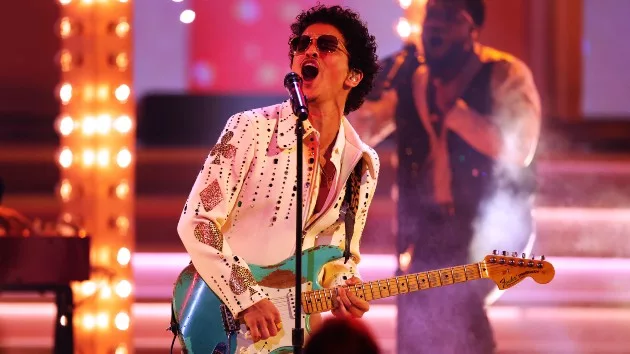 getty_brunomarsguitar_070124698095