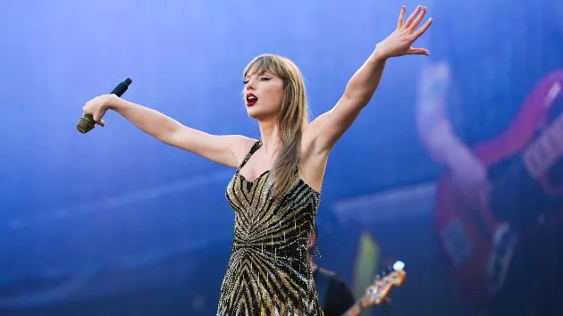 getty_taylorswiftblackandgold_071424161668