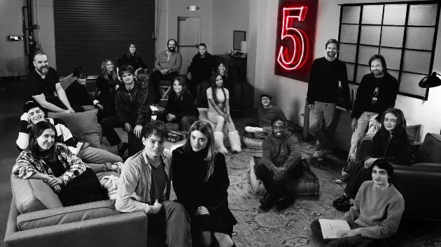 e_stranger_things_5_group_07152024476646