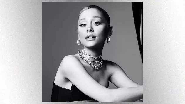 m_arianagrandeswarovski_07162455983