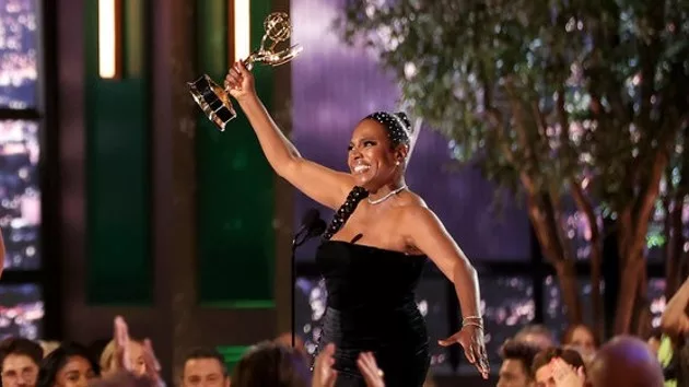 e_sheryl_lee_ralph_emmys_09132022824134