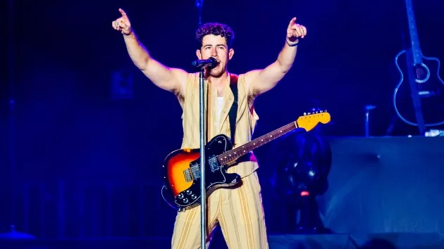 getty_nickjonasonstage_0502242446