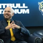 m_pitbullatstadiumpresser_080624680165