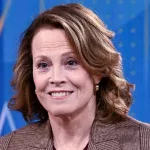 e_sigourney_weaver_10192022368572