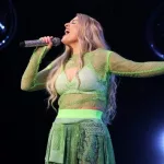 getty_meghantrainoronstage_112524708088