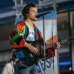 getty_harrystylescardigan_120424648990