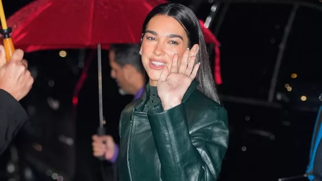 getty_dualipawaving_12162415968