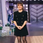 m_kellystandingblack_121624569944