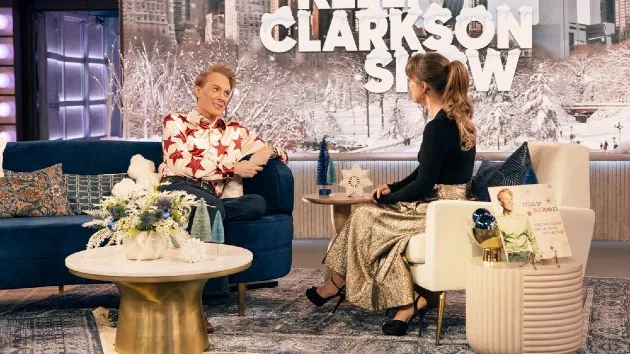 m_kellyandclayonhershow_121724559355