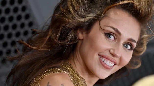 getty_mileycyrus_12242427789