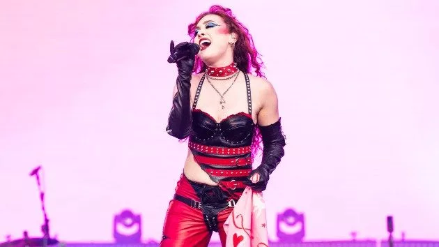 getty_chappellroansingingonstage_0121025406789