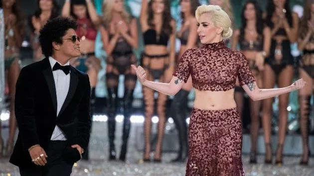 getty_ladygagabrunomarsvicsecret_01242588977