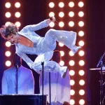 m_bensonboonegrammyflip_020325206257