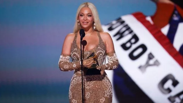 m_beyoncewinsalbumoftheyear_020625392374