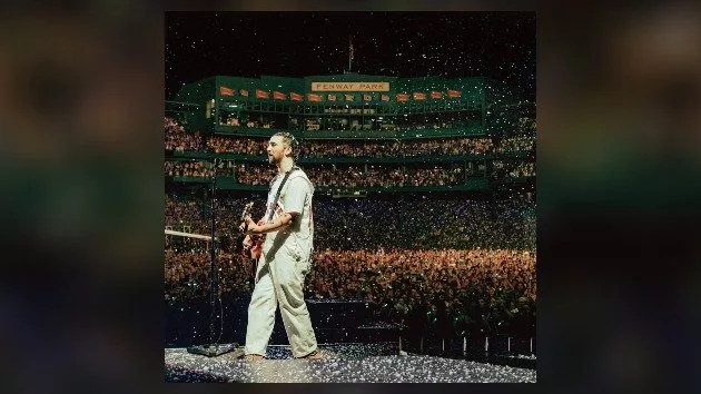 m_noahkahanliveatfenwaypark_083024384346