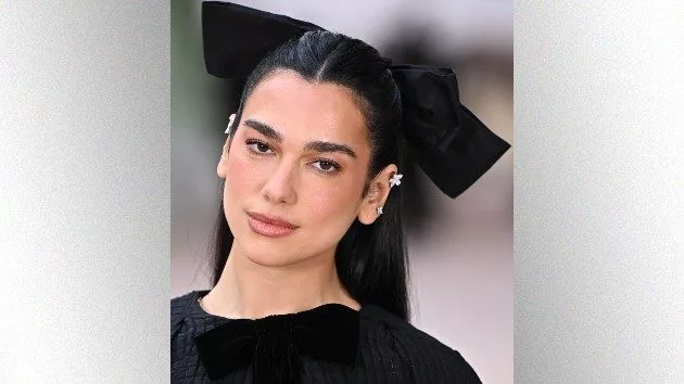 getty_dualipawithblackbow_021225339746