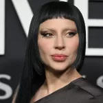 m_ladygagasnlredcarpet_02182539211