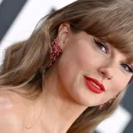 getty_taylorswiftgrammyredcarpet_022525557313