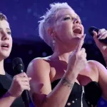 getty_pink20and20willow20sing_030725198852