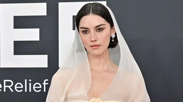 getty_gracieabramsveiledatgrammys_031225494789