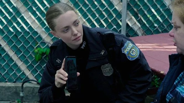 e_amandaseyfriedlongbrightriver_03132542787