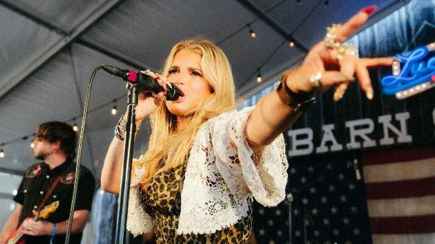 m_jessicasimpsonluckreunion_ismael20quintanilla20iii_031425912281