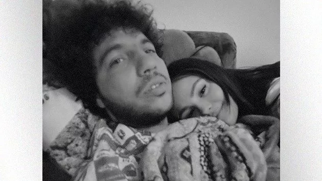 m_selenaandbennysunsetblvd_03142544441