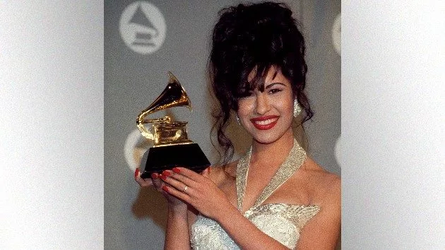 getty_selenaquintanilla_032825620477