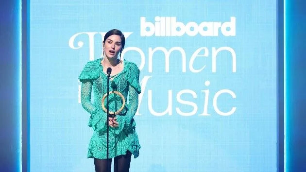 m_gracieabrams_billboard20women_03302567854