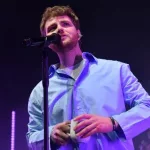 getty_alex20warren20onstage_042425249831