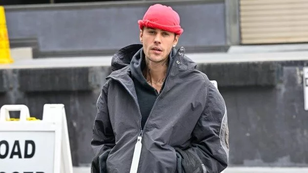 getty_justinbieberstanding_042825300871
