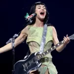 getty_katy20perry20guitar_043035668448