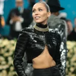 getty_mileycyrusmetgala_050625851090