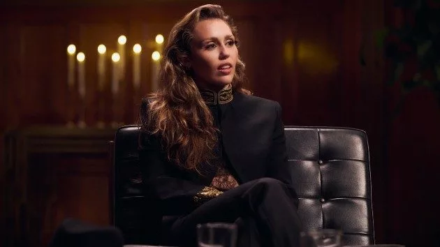 m_mileycyrusonzanelowe_052125522290