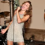 getty_miley20cyrus20sings20at20chateau20marmont_052825_067847