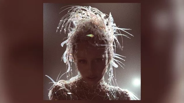 m_mileycyrussomethingbeautiful_032425382671